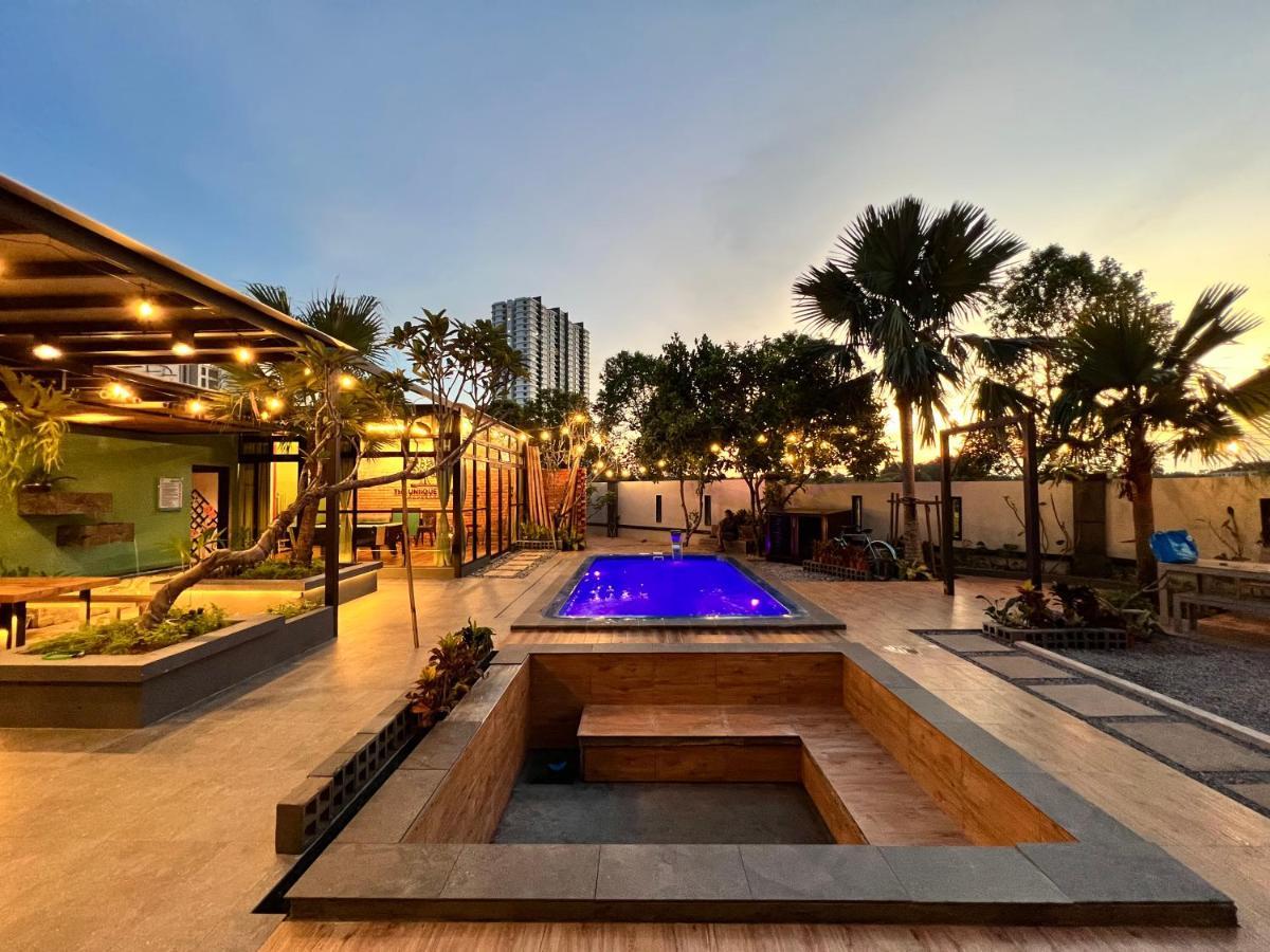 The Uniique Haus - Johor 1St Staycation Water Dining Experience Johor Bahru Bagian luar foto